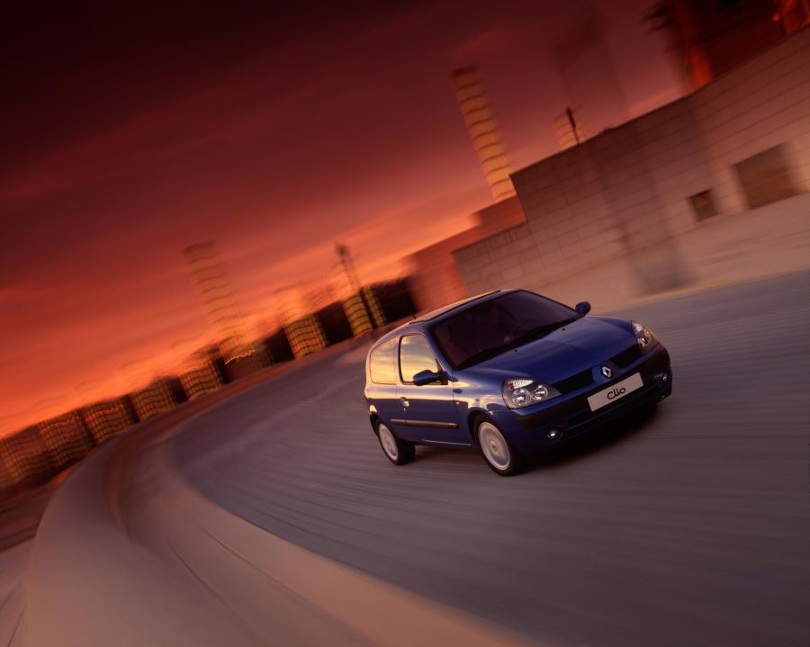  Renault Clio 3-Door 2001 года  (фото 26 из 58)